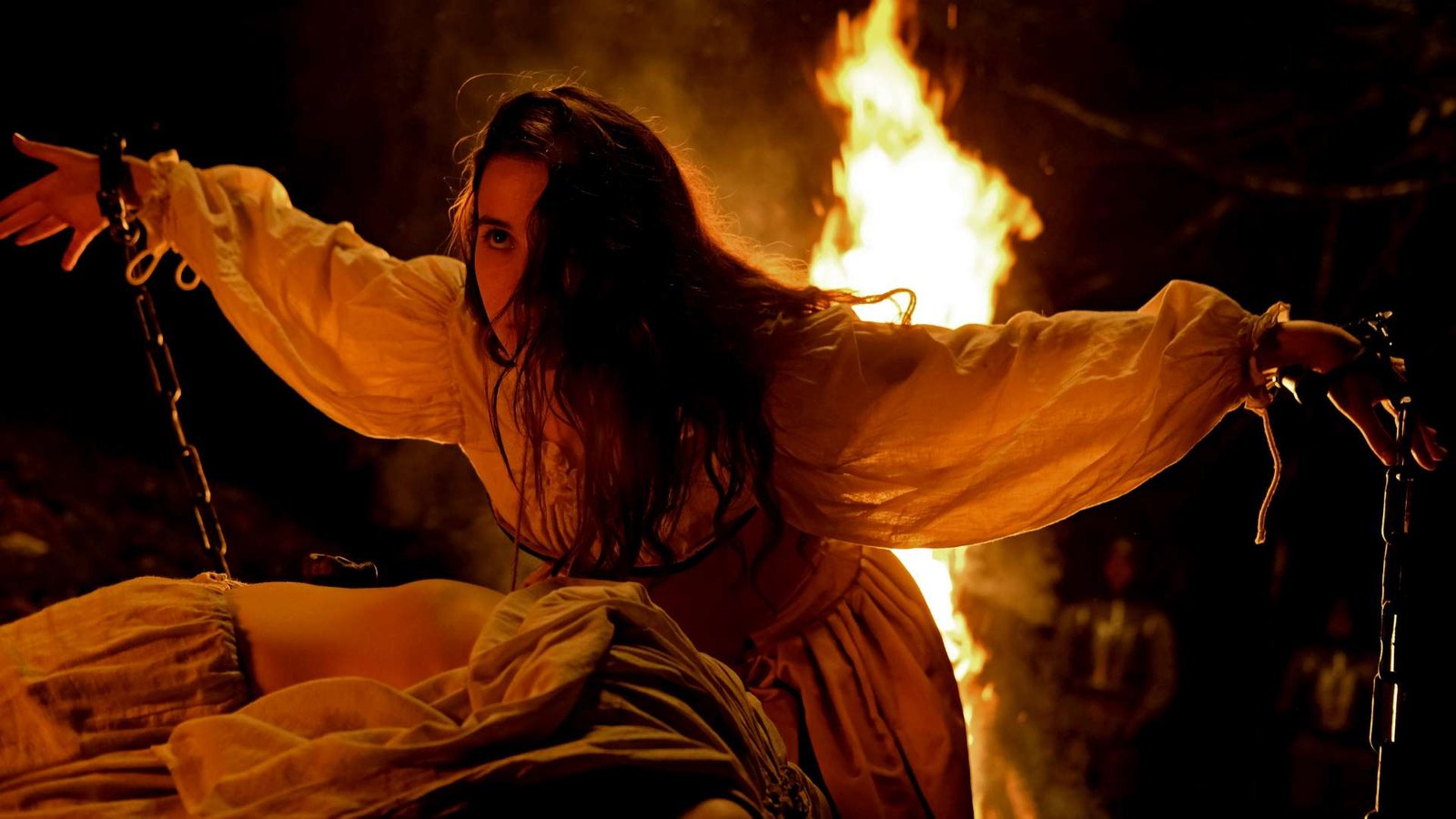 Escena de la película Akelarre de Pablo Agüero, protagonizada por Amaia Aberasturi.
