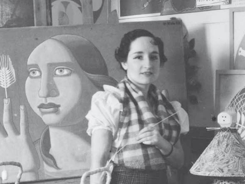 La artista Maruja Mallo en su estudio.
