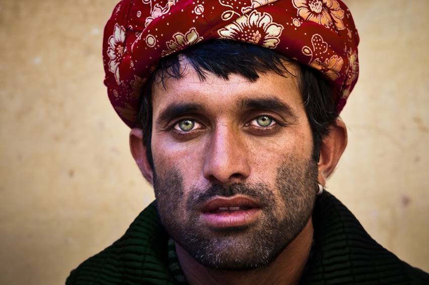 Los pashtunes, también conocidos por su apreciado gen de los ojos verdes. Frente de liberación de mujeres afganas.