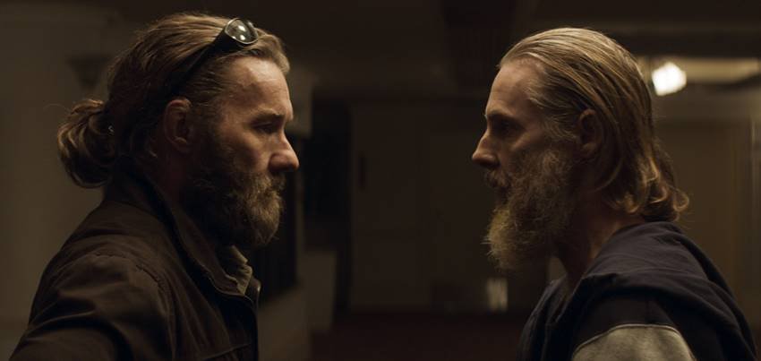 Joel Edgerton y Sean Harris en El Extraño.