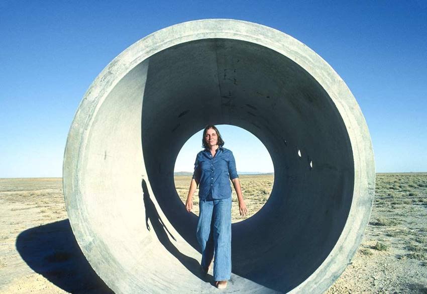 Nancy Holt en Sun Tunnels.